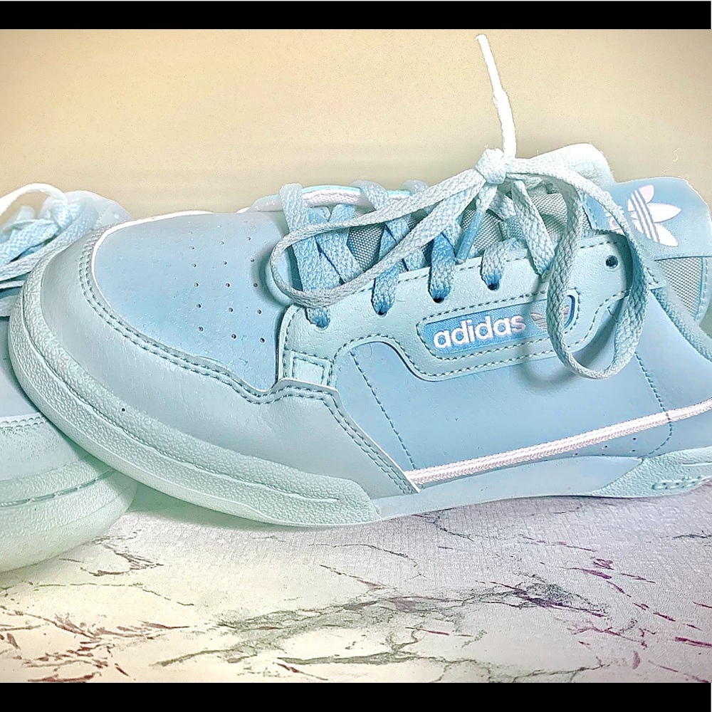 Baby blue Adidas, GUC